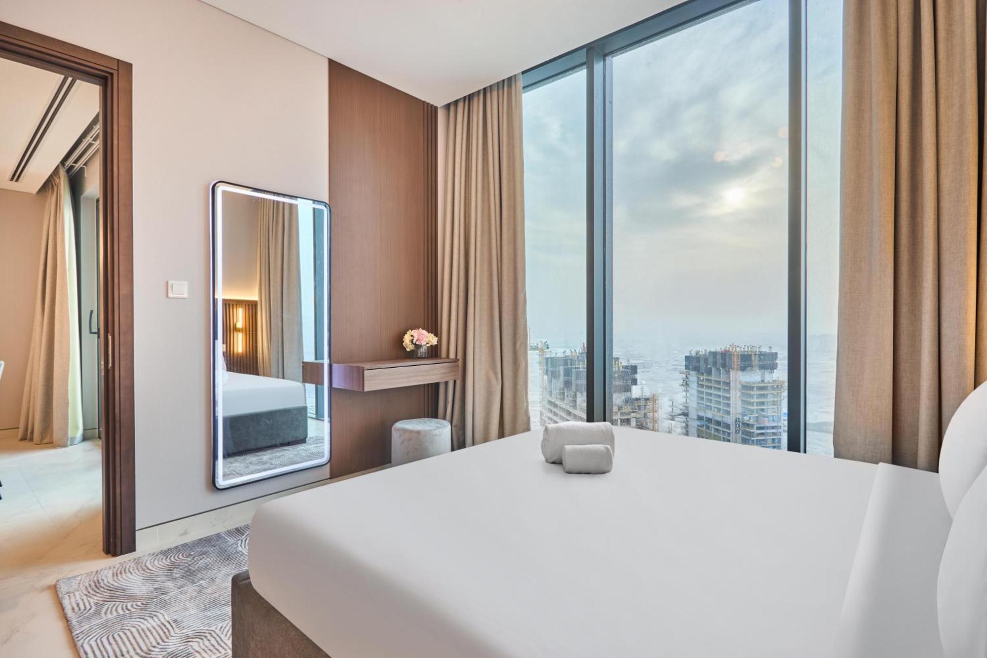 By Latinem Luxury 1br Cvg 4204 Near Burj Khalifa * Dubai